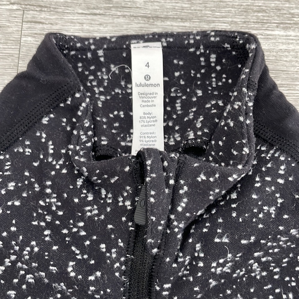 SOLD Lululemon black and white half zip pullover with pockets size 4 - Picture 2 of 7